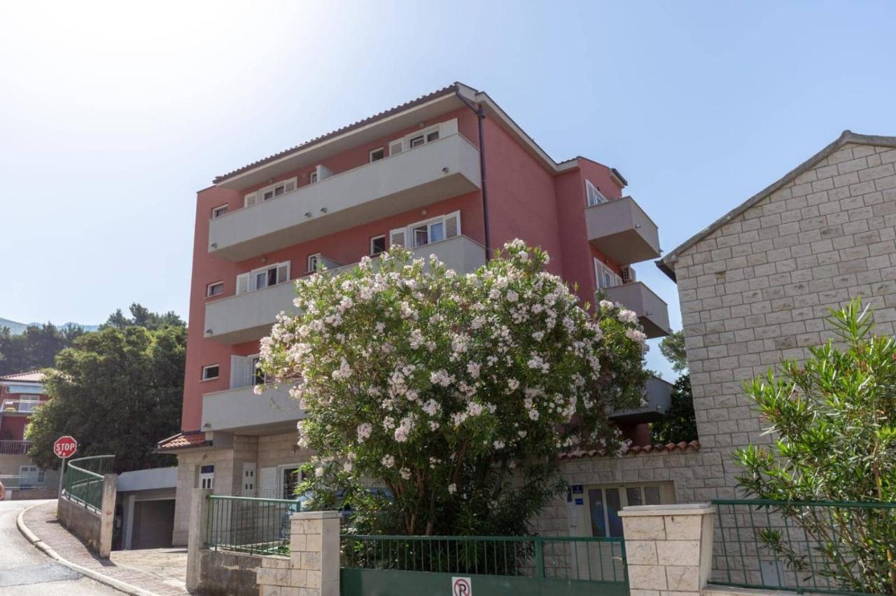 Apartments Elena Tucepi Exterior photo